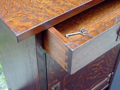 Detail dovetail drawer construction.